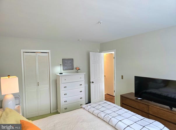 2102 CREEKSIDE DRIVE, NEWARK, DE 19711
