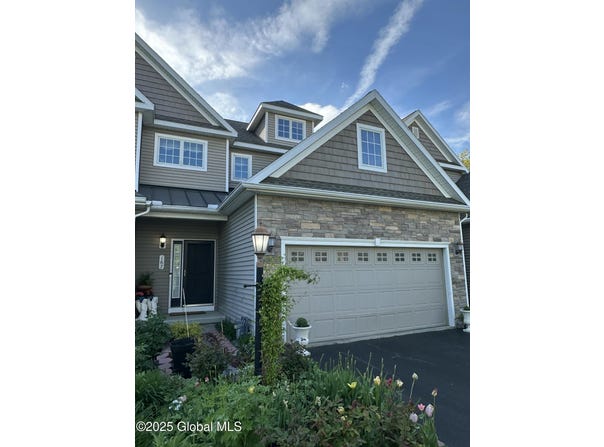 167 Fieldstone Drive, Niskayuna, NY 12304