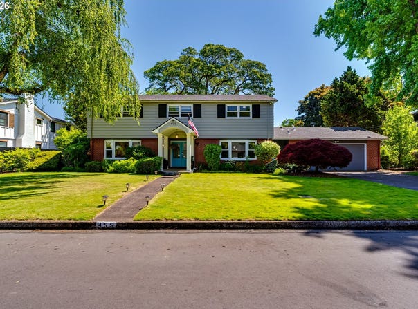 455 FAIR OAKS Dr, Eugene, OR 97401