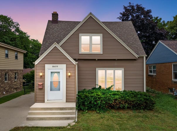 8609 W Lincoln Ave, West Allis, WI 53227