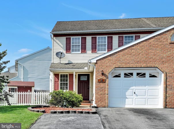 300 CINDY DRIVE, JONESTOWN, PA 17038