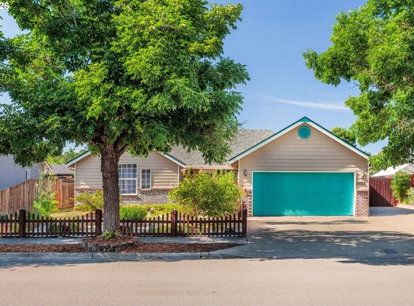 4664 HOLLY St, Springfield, OR 97478