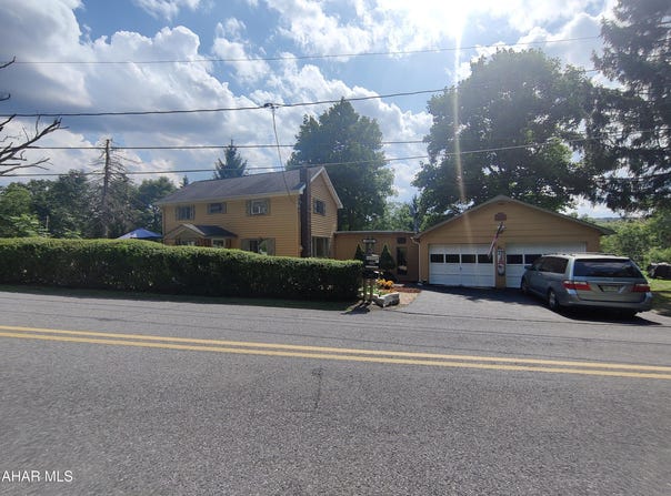 1202 N 15th Street, Altoona, PA 16601