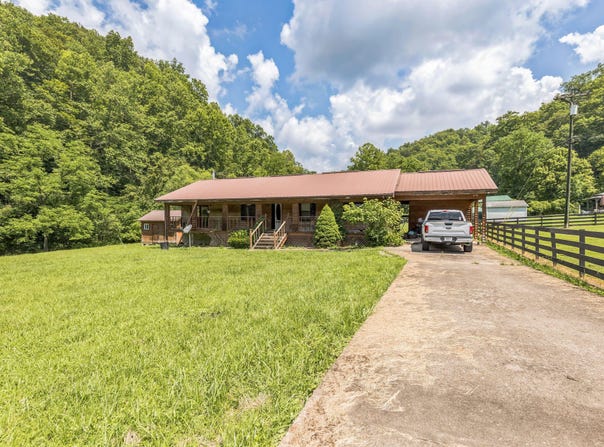 30 Country Lane, Prestonsburg, KY 41653