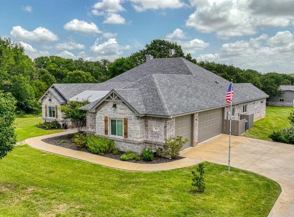 532 Lydia Lane, Granbury, TX 76049
