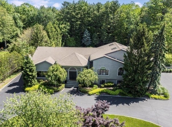 22 Ross Rd, Livingston Twp., NJ 07039-6211