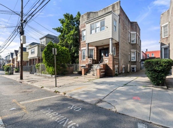 35 Wegman Pkwy, Jersey City, NJ 07305-4231