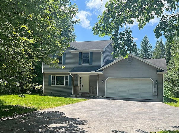 7682 Hampton Circle, Grawn, MI 49637