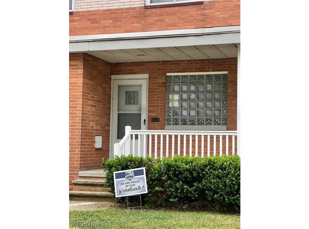 16350 Rockside Road, Maple Heights, OH 44137