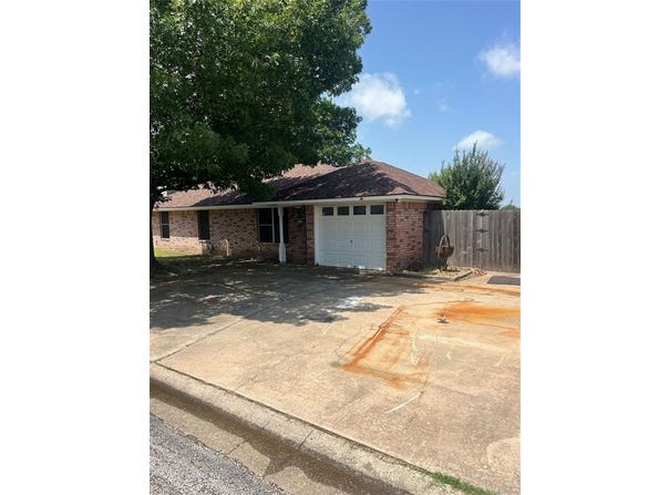 281 N Laramie Circle, Pilot Point, TX 76258