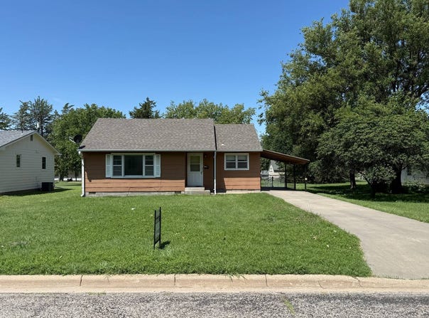 1411 N Campbell Ave, Beloit, KS 67420