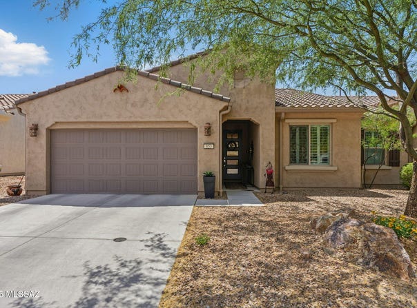 853 N Broken Hills Drive, Green Valley, AZ 85614