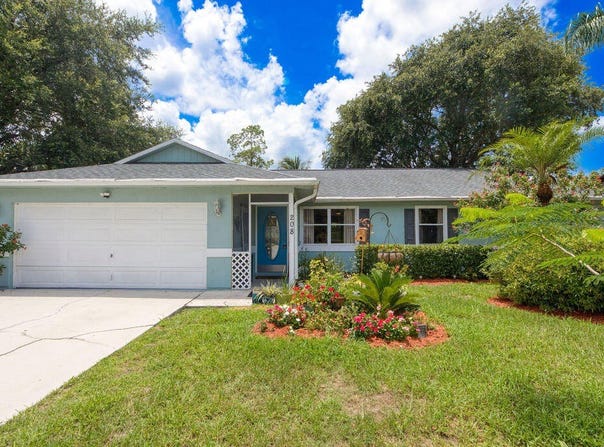 208 SE Sims Circle, Port Saint Lucie, FL 34984