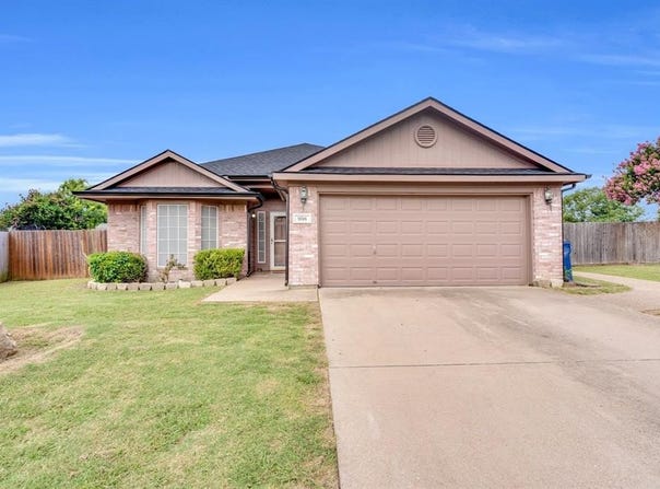 1006 Darren Drive, Burleson, TX 76028