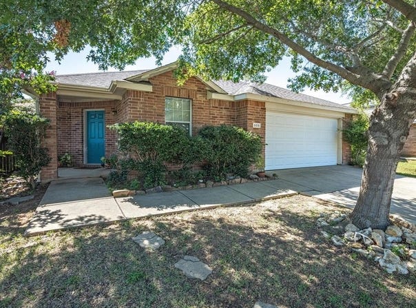 505 Creekbend Street, Crowley, TX 76036