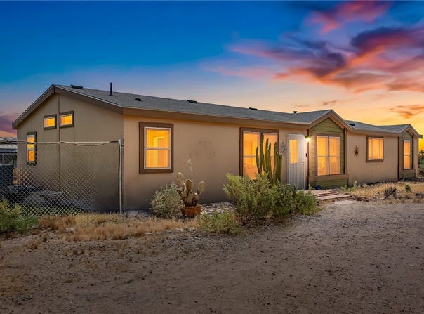 564 S Elfrida Road, Golden Valley, AZ 86413