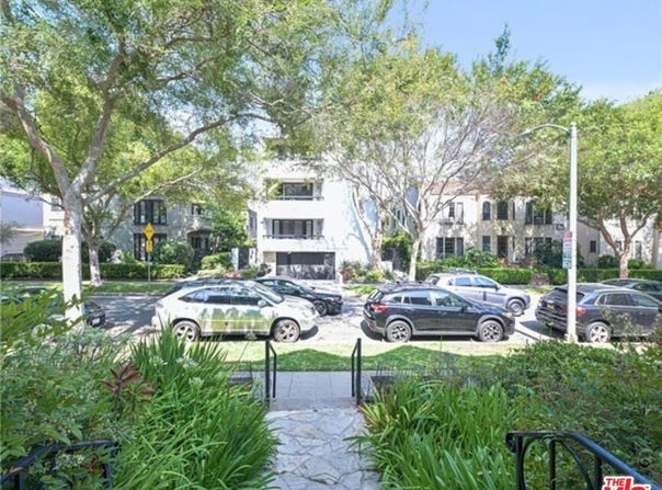 149 S Crescent Dr, Beverly Hills, CA 90212