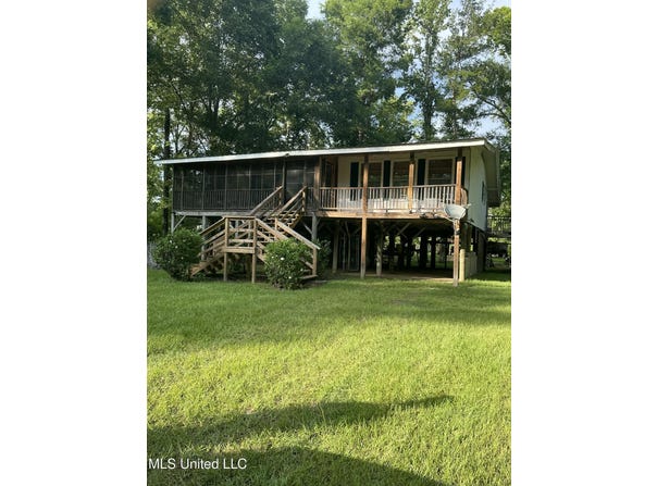 120 Hickory Lane, Lucedale, MS 39452