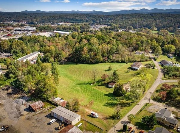 121 Orchard Boulevard, Blue Ridge, GA 30513