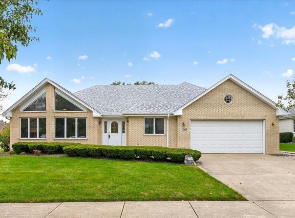 1285 Drawbridge Lane, Lemont, IL 60439