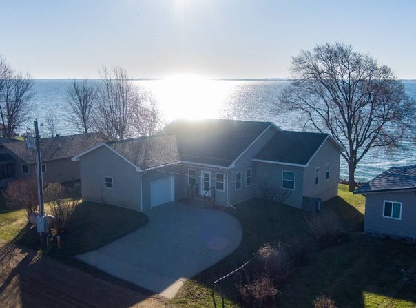 198 W Lake Drive, Arlington, SD 57212
