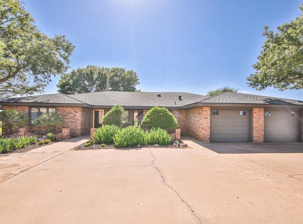 400 N Sherman Avenue, Levelland, TX 79336