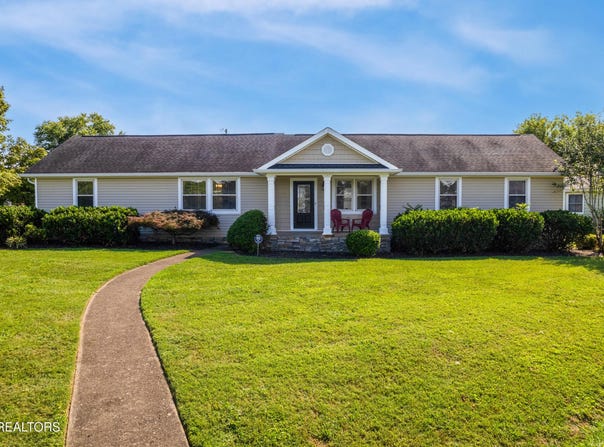 300 Riverside Drive, Clinton, TN 37716
