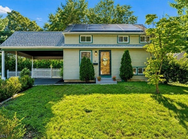 5 Bradford Rd, East Brunswick Twp., NJ 08816-4303