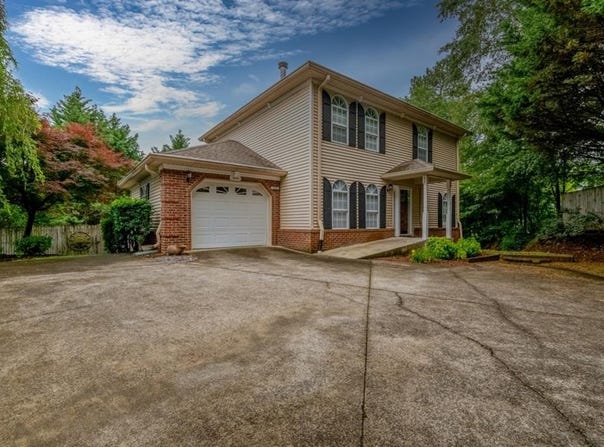 1694 Burnt Oak Drive, DALTON, GA 30721
