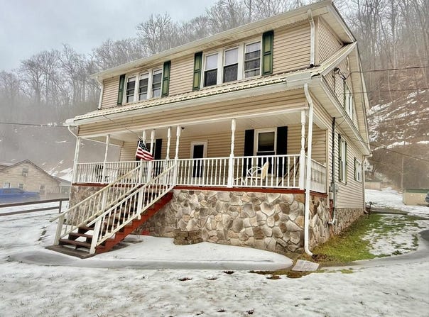 10718 Beech Run, HINTON, WV 25951