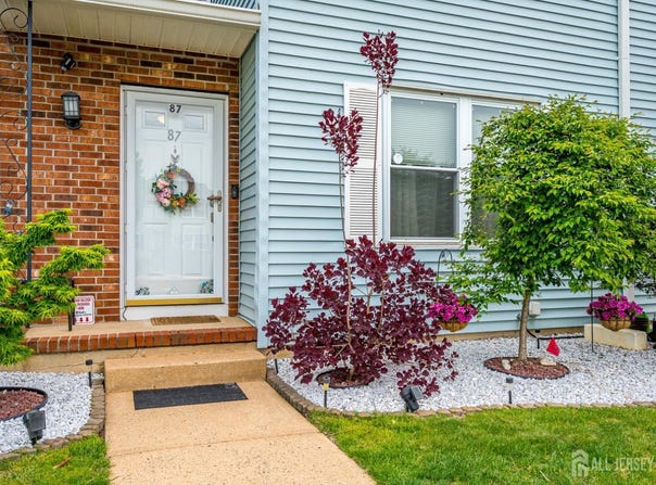 87 Brookview Circle, Jamesburg, NJ 08831