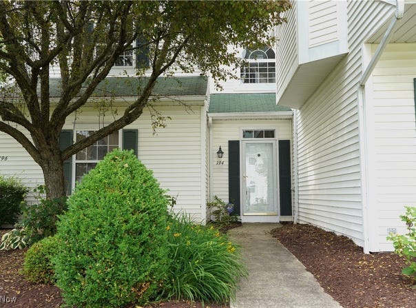 194 Vista Circle, North Olmsted, OH 44070