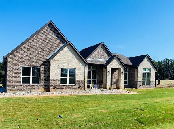 2416 Candlestick Drive, Granbury, TX 76049
