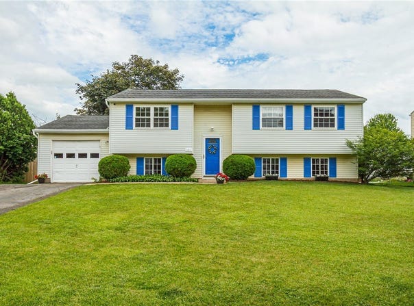 1611 Wheatstone Drive, Farmington, NY 14425