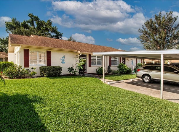 1828 FOXHUNT Drive, SUN CITY CENTER, FL 33573