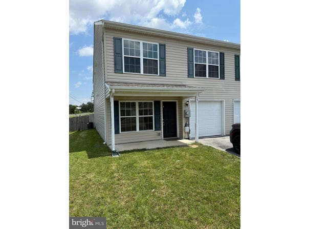 15 MONTAGUE WAY, INWOOD, WV 25428