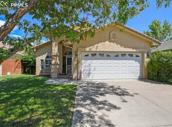 934 Cedarcrest Drive, Pueblo, CO 81005