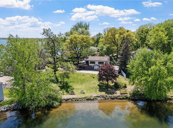 9984 Bonnie Glen Parkway, Chisago City, MN 55013