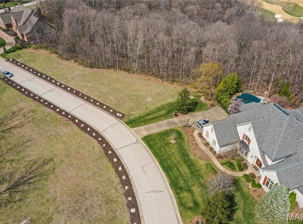 375 Merlot Lane, St Albans, MO 63073