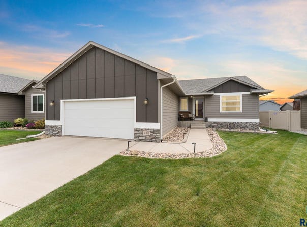 610 N Everest Ave, Tea, SD 57064