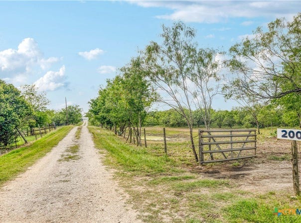 200 Armstrong Road, Lockhart, TX 78644