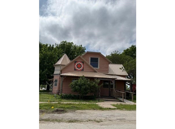 503 Elm St, Burden, KS 67019