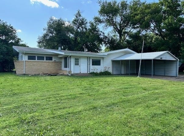 5039 N Armstrong St, Wichita, KS 67204