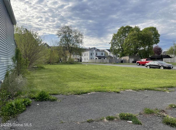 698 2nd Avenue, Troy, NY 12182