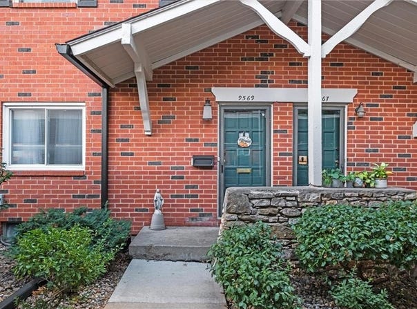 9569 Outlook Drive, Overland Park, KS 66207