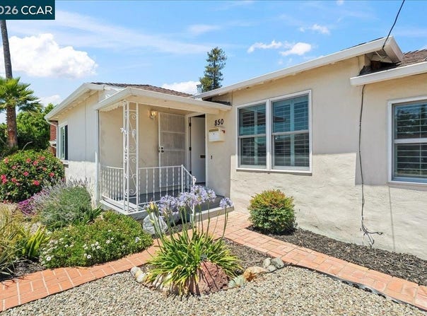 850 Harmony Dr, Ashland, CA 94541