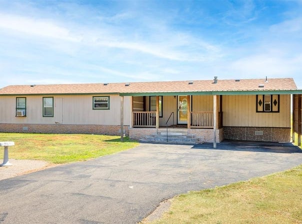 11676 N 1880 Road, Sayre, OK 73662