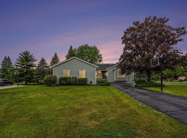 6400 Chestnut Hill Court, Clarkston, MI 48346