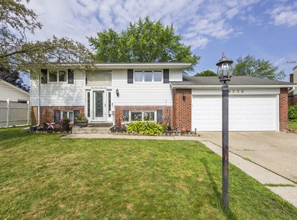 9776 Monroe Boulevard, Taylor, MI 48180