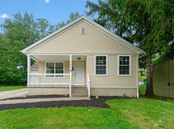 384 Maryknoll Drive, Campbell, OH 44405
